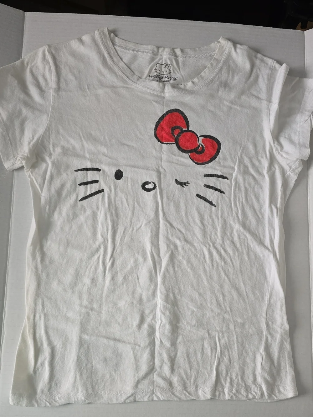 Vintage 2008 Hello Kitty by DOE Winking Big Face Graphic T-Shirt White - Picture 1 of 3